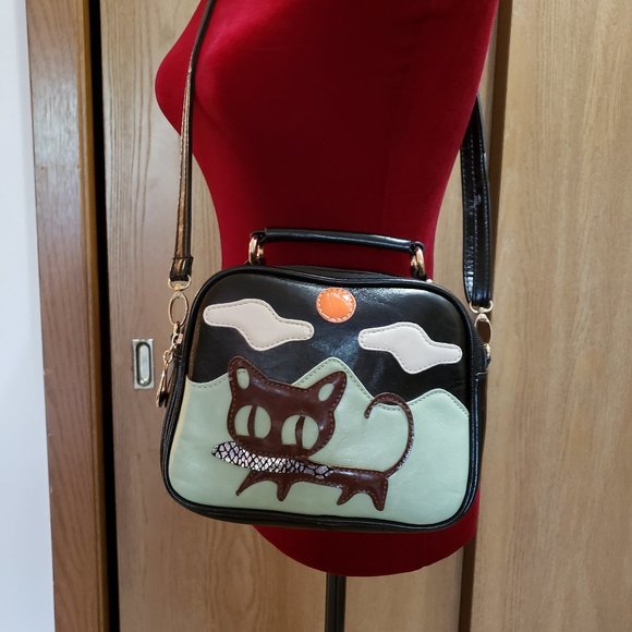 VINTAGE AND LUCITE AND KITSCH, OH MY! - Picture 4 of 16